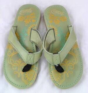 BRISAS SASSAFRASS USED WOM'S 7 GREEN LEATHER SLIDES/SANDALS/FLIP FLOPS/THONGS